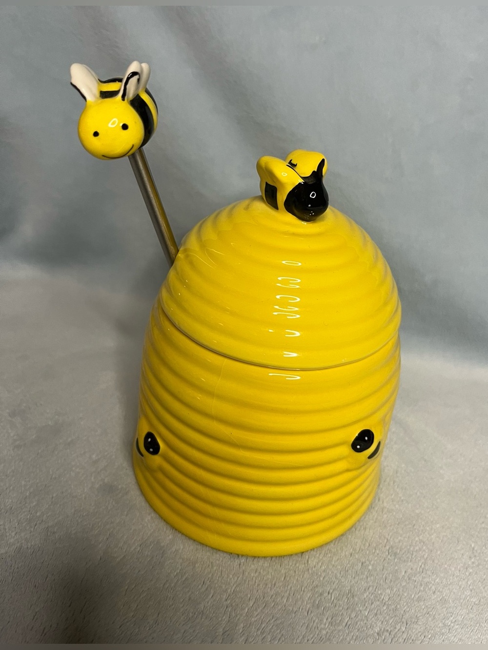 Avon Honey Bee Bumblebee Honey Hive Har with Wand Ceramic Vintage